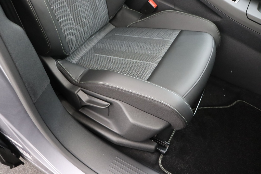 PEUGEOT 5008 GT Hybrid 145 hp e-DSC6 - ref: 7-51263 - Photo 16
