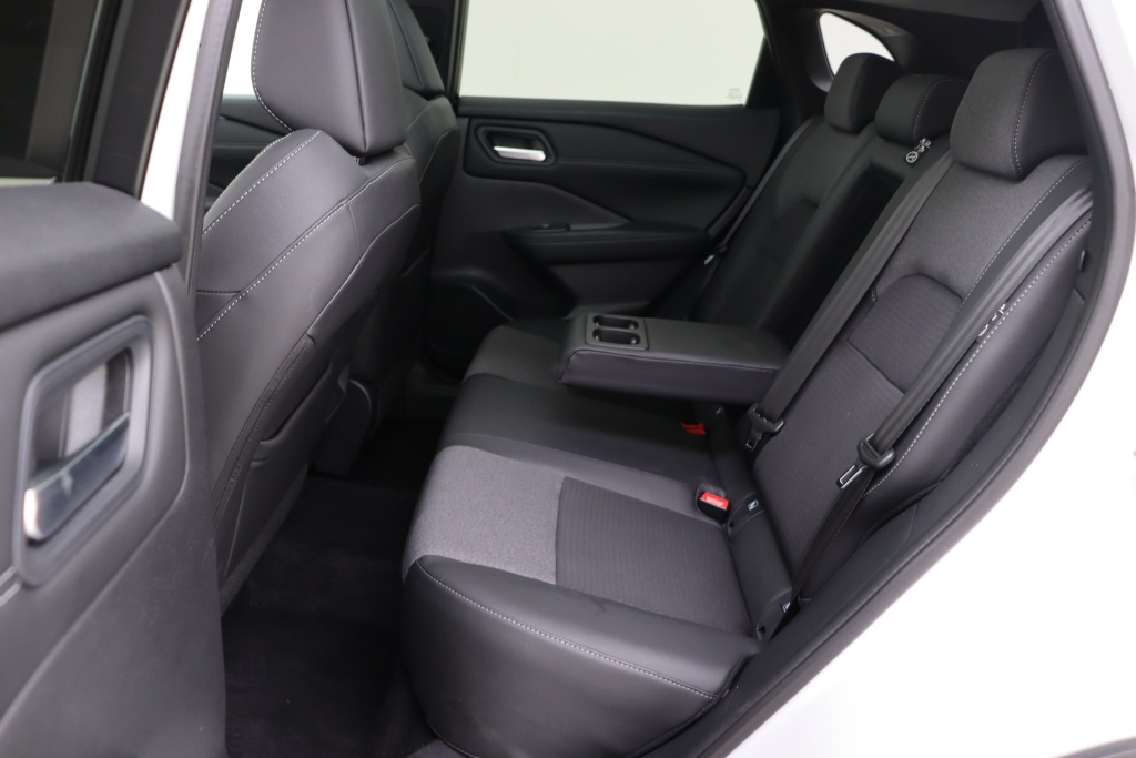 NISSAN Qashqai N-Connecta Winter Comfort + PANO + 2 Tone 1.3 DIG-T MHEV 158 hp Xtronic 2WD - ref: 7-56059 - Photo 14