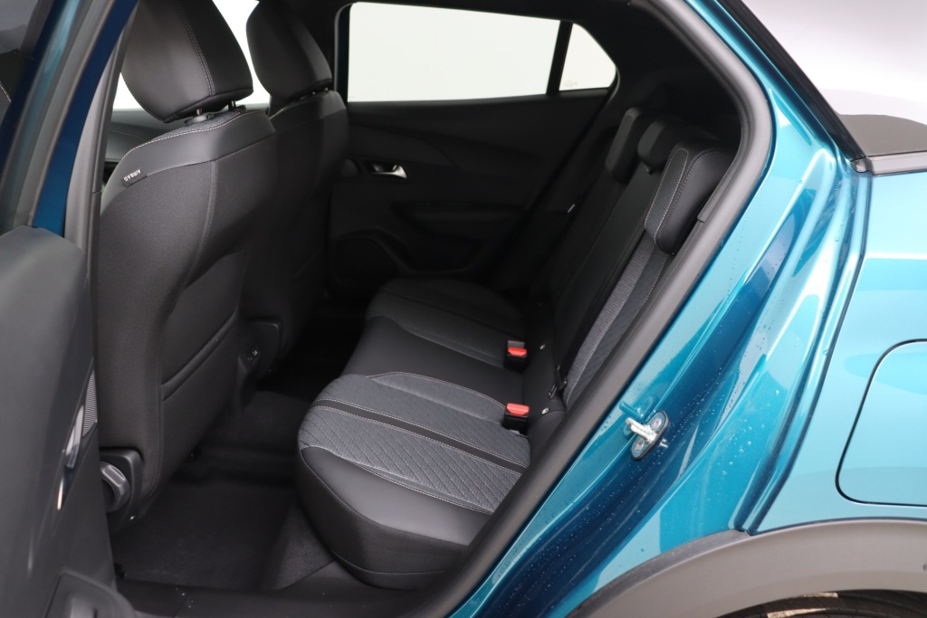 PEUGEOT 2008 Allure  1.2 Turbo 100 hp Man. 6    - ref: 7-56289 - Photo 13