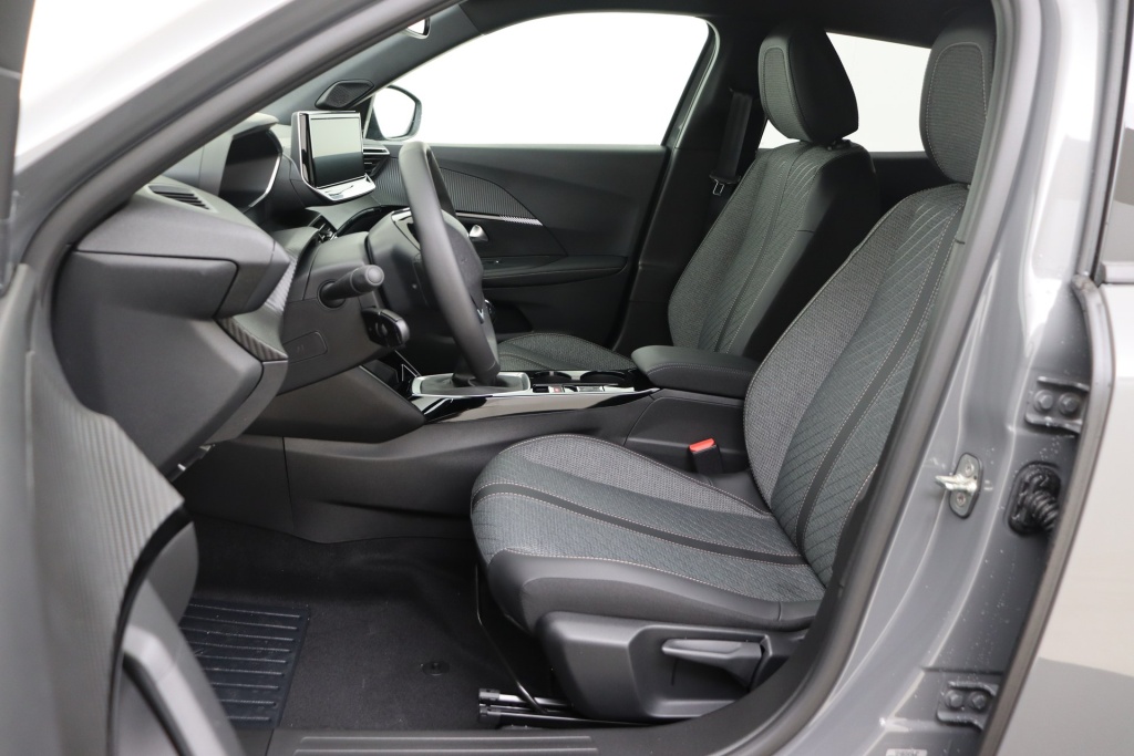 PEUGEOT 2008 Allure  1.2 Turbo 100 hp Man. 6    - ref: 7-56300 - Photo 12