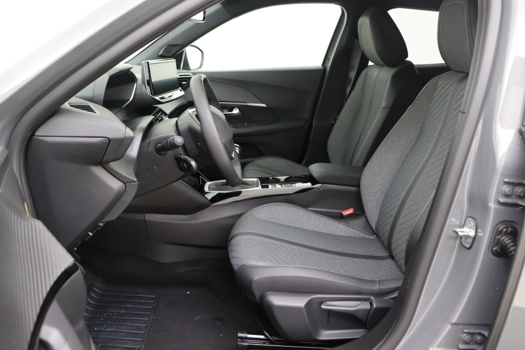 PEUGEOT 2008 Allure  1.2 Turbo 100 hp Man. 6    - ref: 7-56311 - Photo 13
