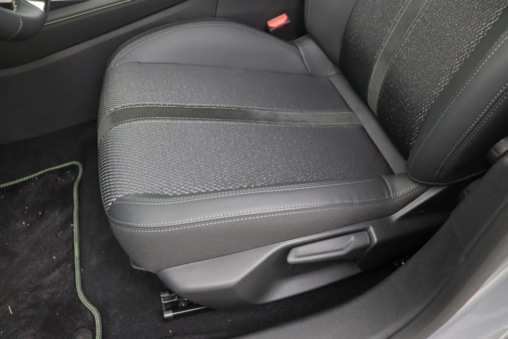 PEUGEOT 308 GT Hybrid 145 e-DCS6 - ref: 7-56344 - Photo 15
