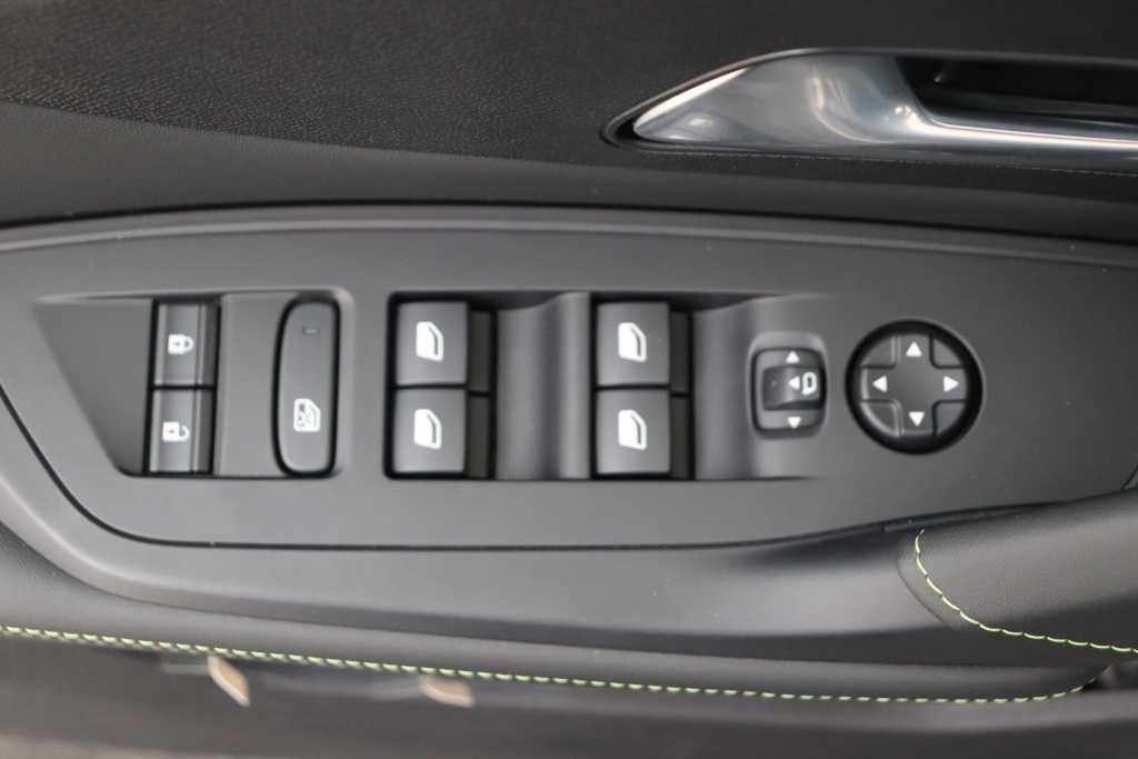PEUGEOT 308 GT Hybrid 145 e-DCS6 - ref: 7-56344 - Photo 17