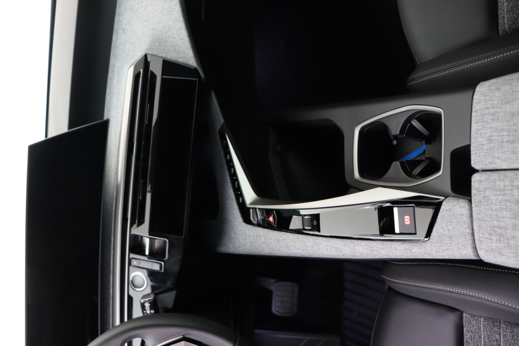 PEUGEOT 5008 Allure Hybrid 145 e-DCS6 - ref: 7-56725 - Photo 12