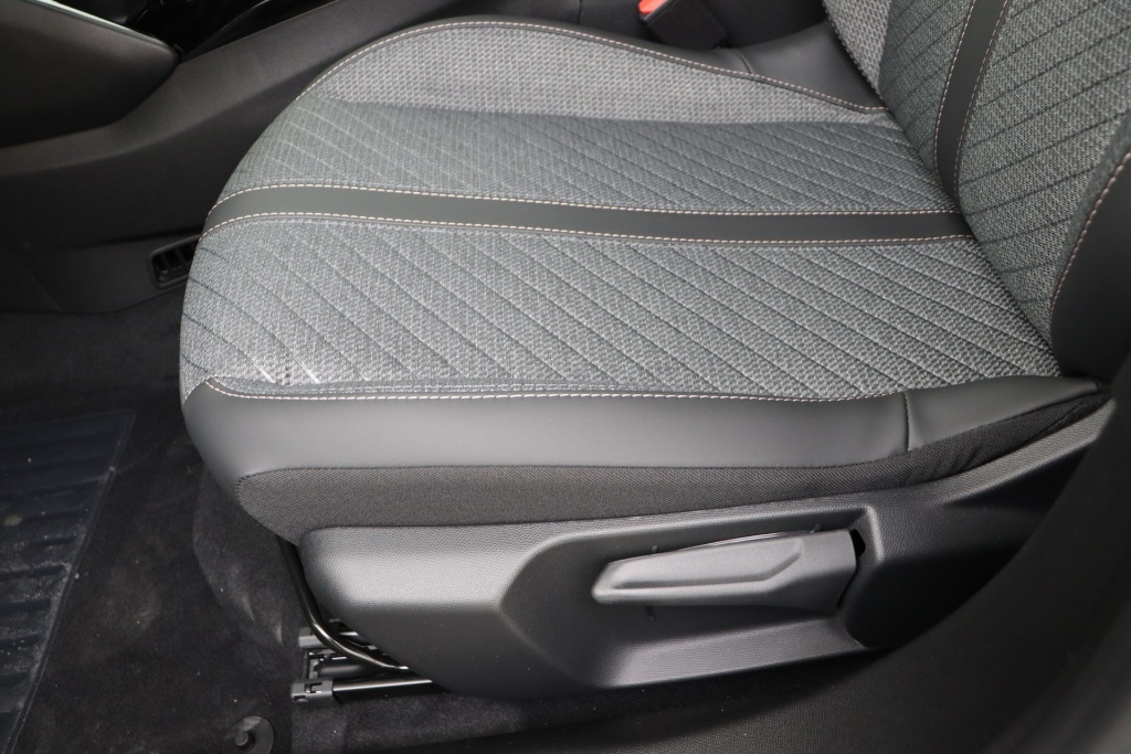 PEUGEOT 2008 Allure Hybrid 145 hp e-DSC6 - ref: 7-56891 - Photo 14