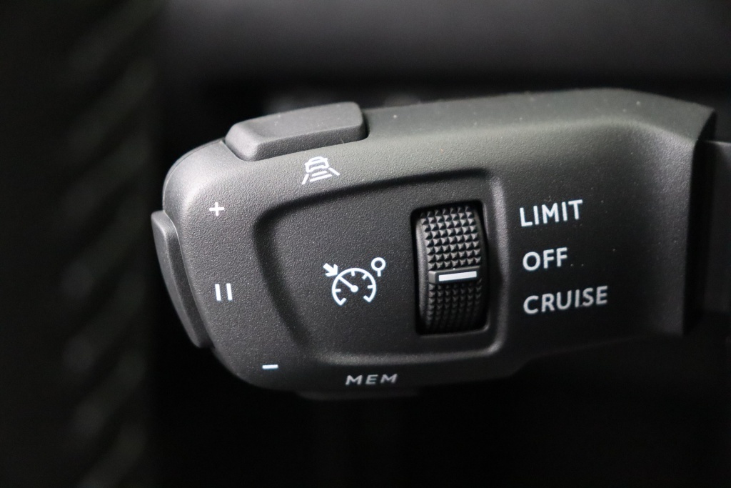 PEUGEOT 2008 Allure Hybrid 145 hp e-DSC6 - ref: 7-56909 - Photo 19
