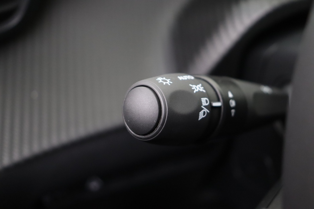 PEUGEOT 2008 Allure Hybrid 145 hp e-DSC6 - ref: 7-56921 - Photo 17