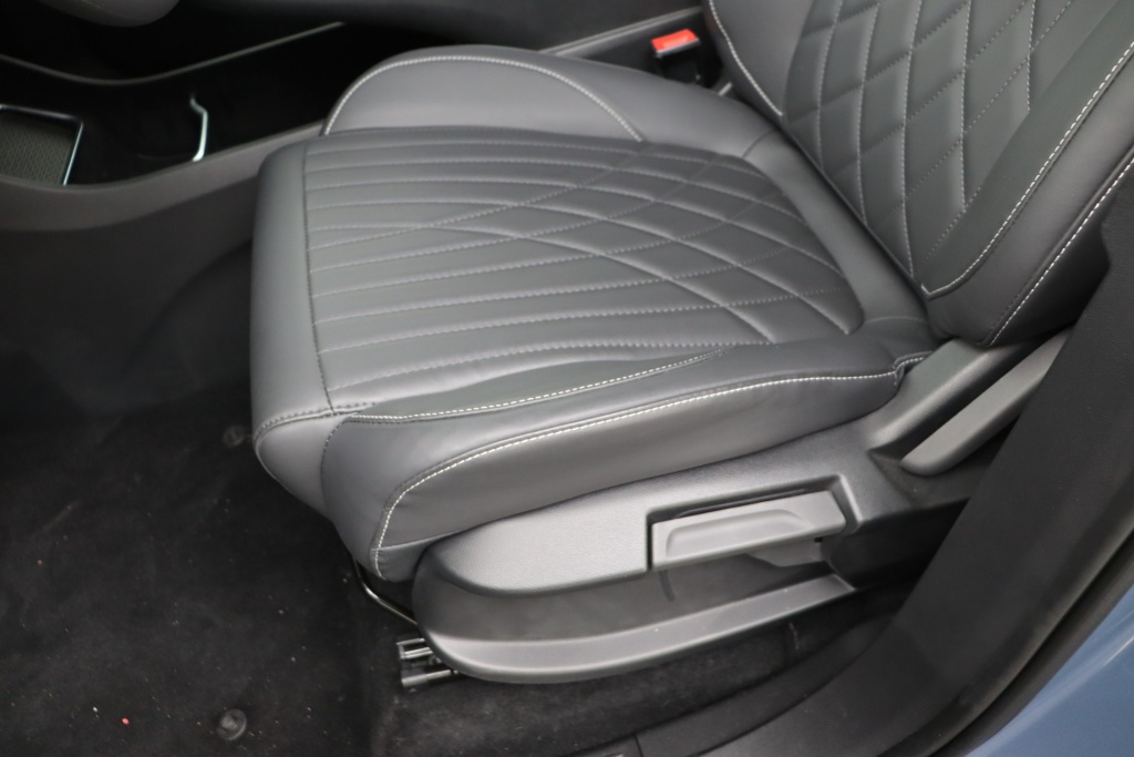 MAXUS MIFA9 Elite 7 Seater 90 AT FWD  - ref: 7-57906 - Photo 15