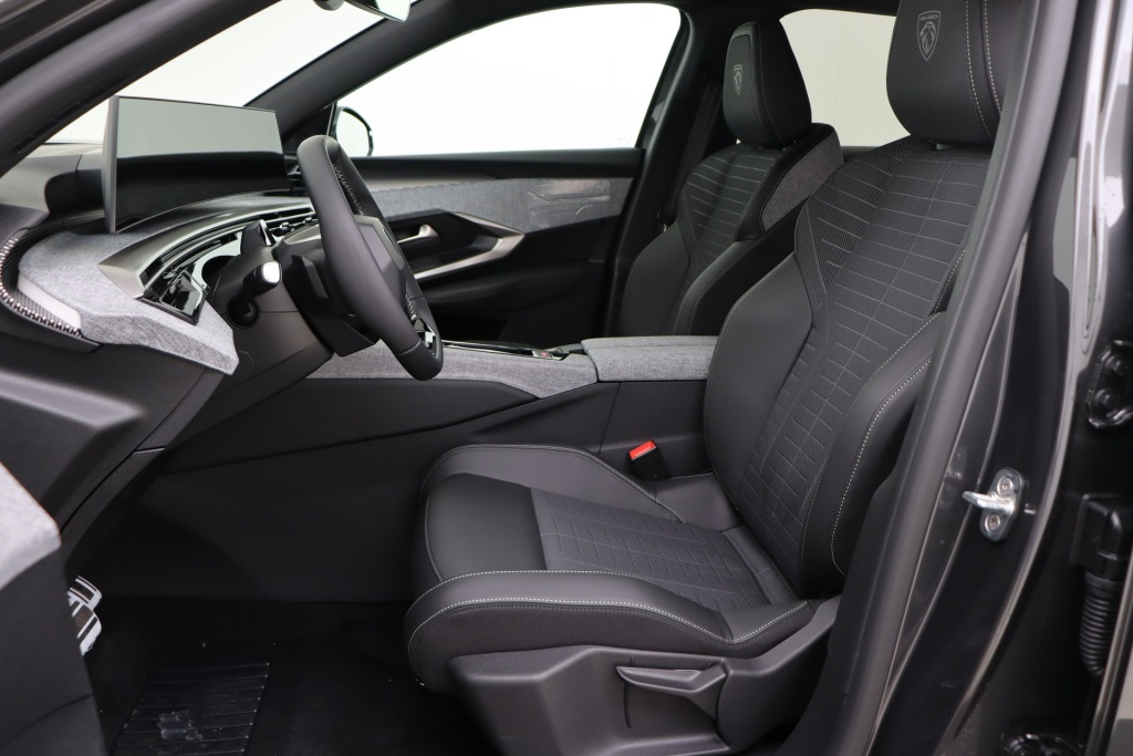 PEUGEOT 3008 GT Electric 73 kWh 213 hp - ref: 7-60156 - Photo 13