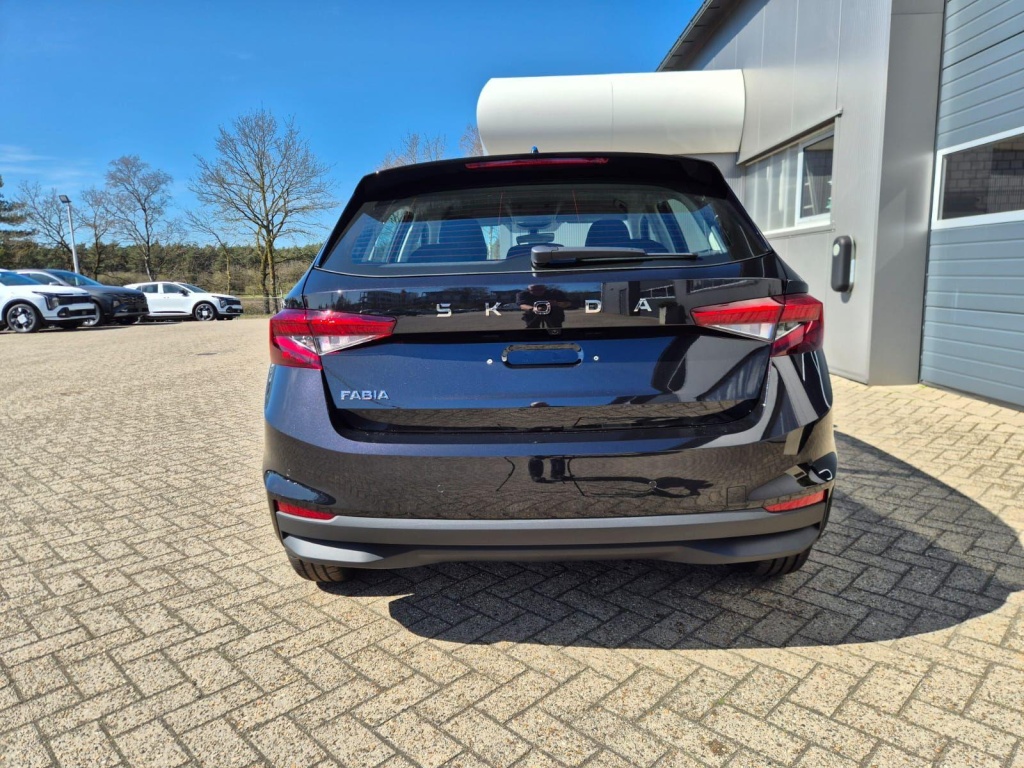 SKODA Fabia 1.0 Gasoline 95hp - ref: 7-60959 - Photo 4