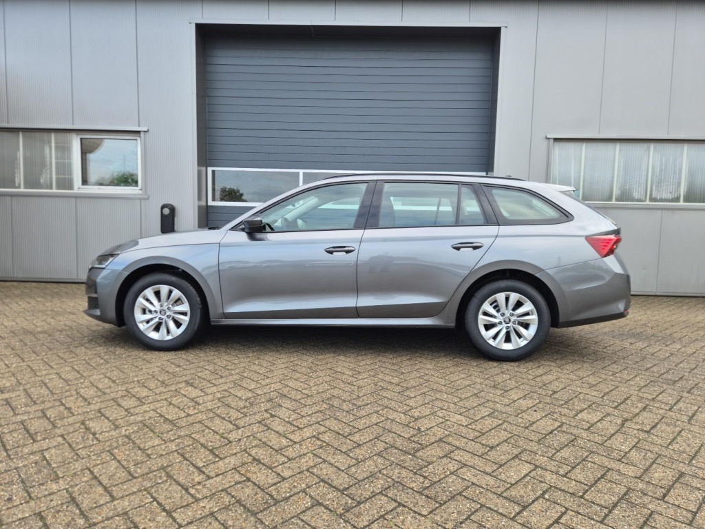 SKODA Octavia Combi 1.5 Gasoline 150hp DSG - ref: 7-61892 - Photo 2