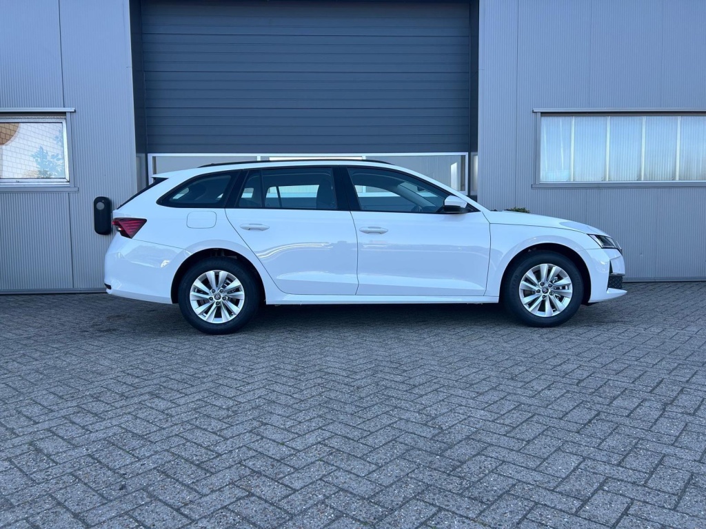 SKODA Octavia Combi 1.5 Gasoline 150hp DSG - ref: 7-62459 - Photo 6