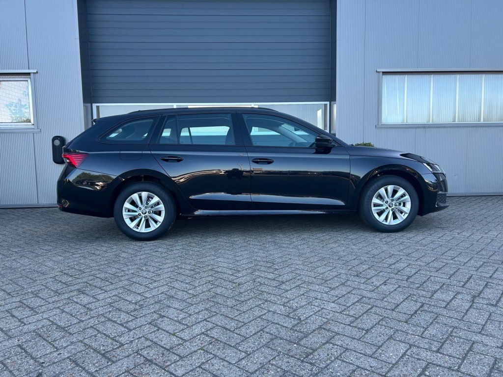SKODA Octavia Combi 1.5 Gasoline 150hp DSG - ref: 7-62460 - Photo 6