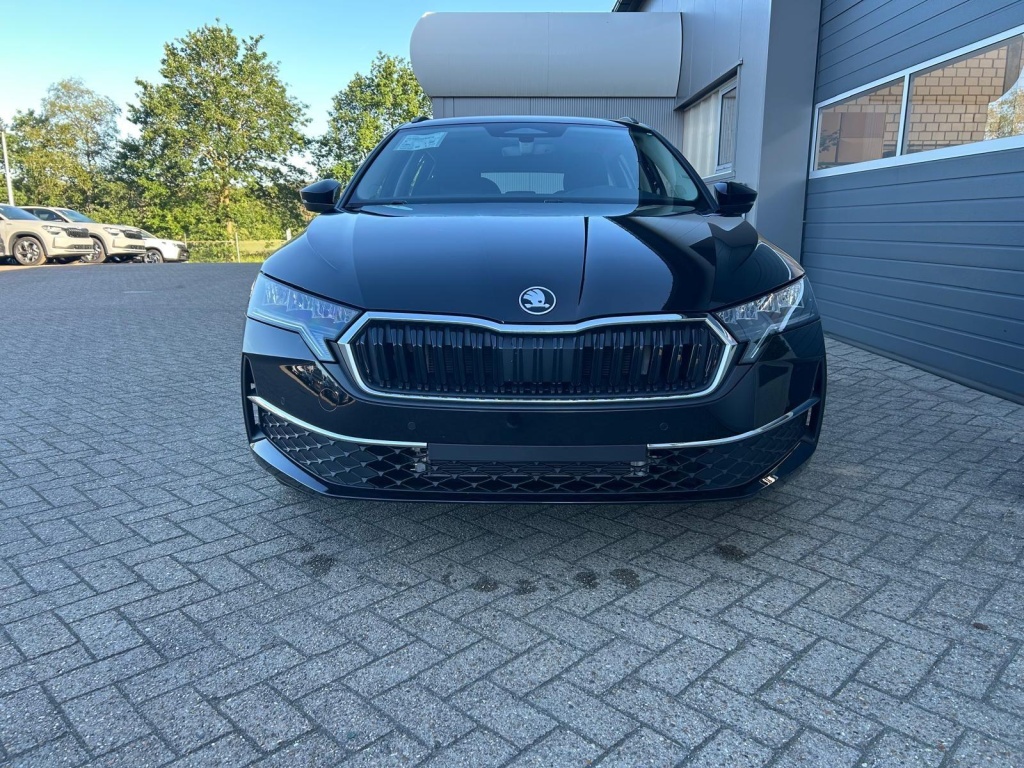 SKODA Octavia Combi 1.5 Gasoline 150hp DSG - ref: 7-62460 - Photo 8
