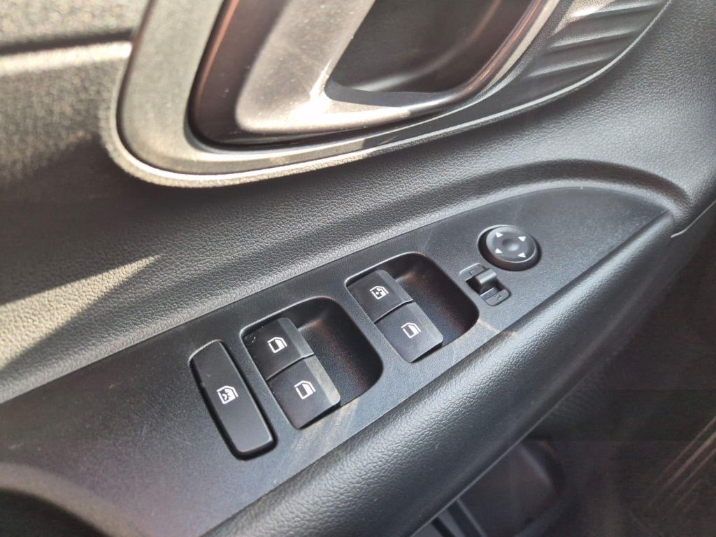 HYUNDAI i20 Trend 1.0 Gasoline 90hp - ref: 7-68026 - Photo 14