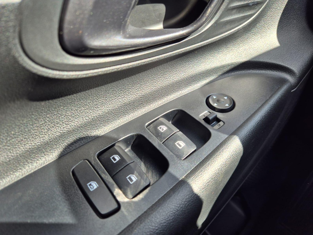 HYUNDAI i20 Trend 1.0 Gasoline 90hp - ref: 7-68032 - Photo 13