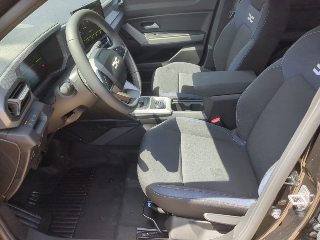 DACIA Duster Expression Tribrid 150 EDC 4x4 - ref: 7-68765 - Photo 4