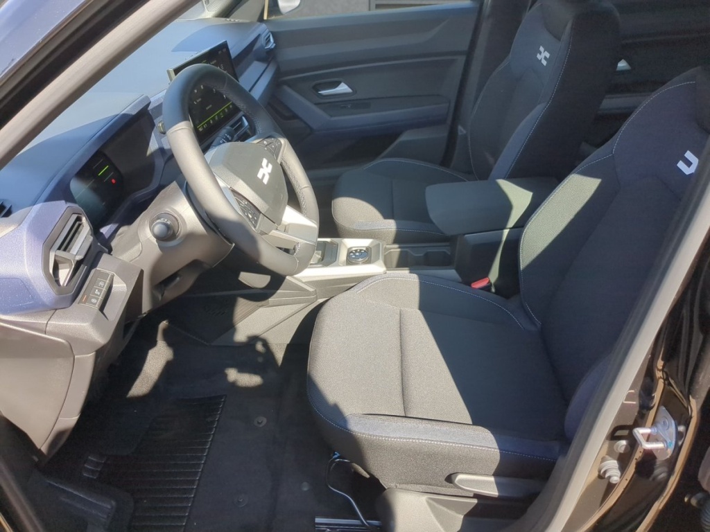 DACIA Bigster Expression Tribrid 150 4x4 EDC - ref: 7-68771 - Photo 4