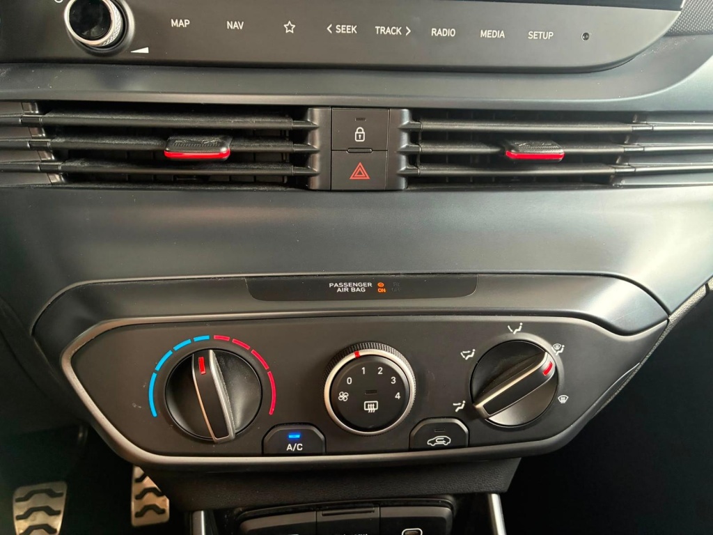 HYUNDAI i20 N-Line 1.2 MPI - ref: 7-68921 - Photo 18