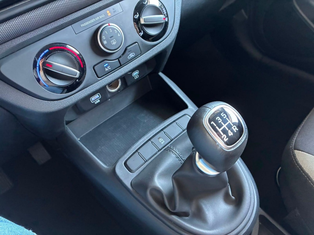 HYUNDAI i10 Comfort MPI 1.0 63PS - ref: 7-69775 - Photo 20