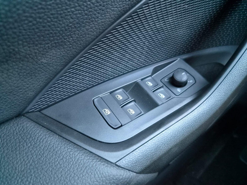 SKODA Octavia Combi 1.5 Gasoline 150hp DSG - ref: 7-70103 - Photo 15