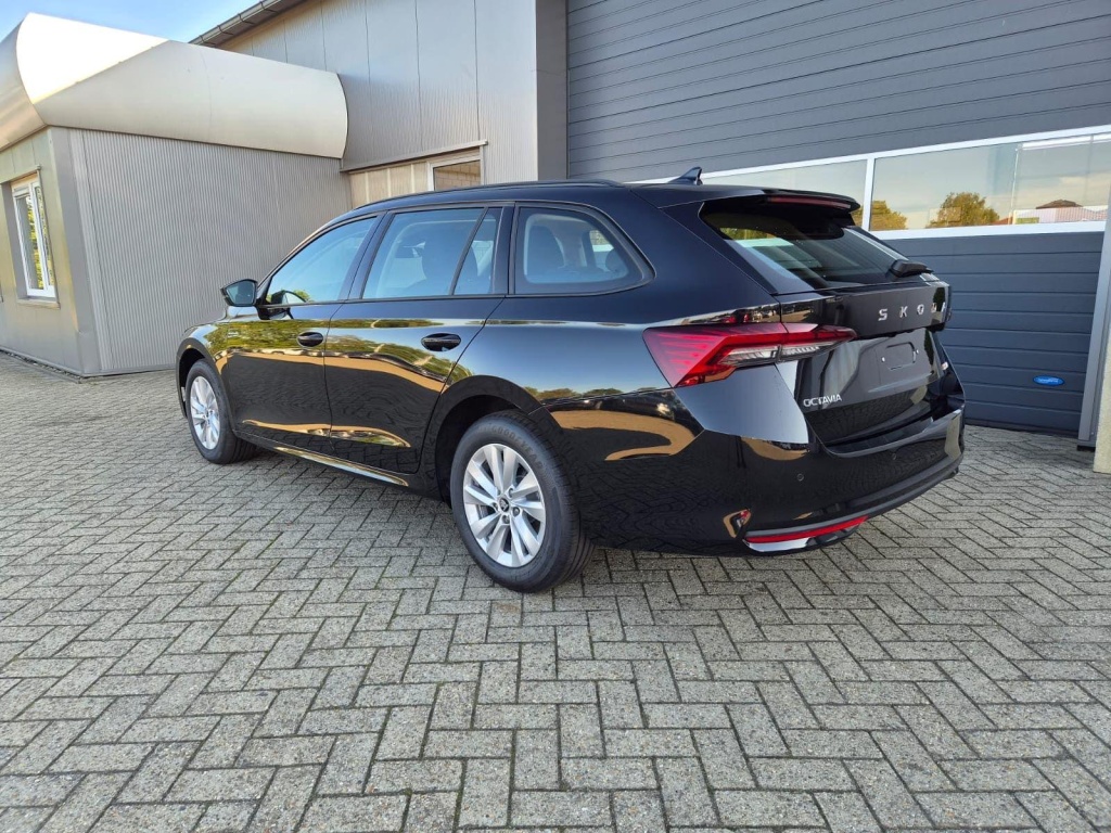 SKODA Octavia Combi 1.5 Gasoline 150hp DSG - ref: 7-70103 - Photo 3