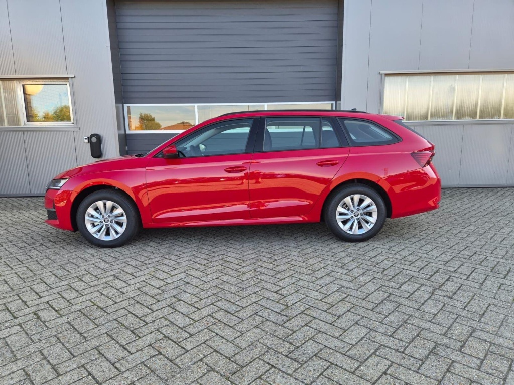 SKODA Octavia Combi 1.5 Gasoline 150hp DSG - ref: 7-70105 - Photo 2