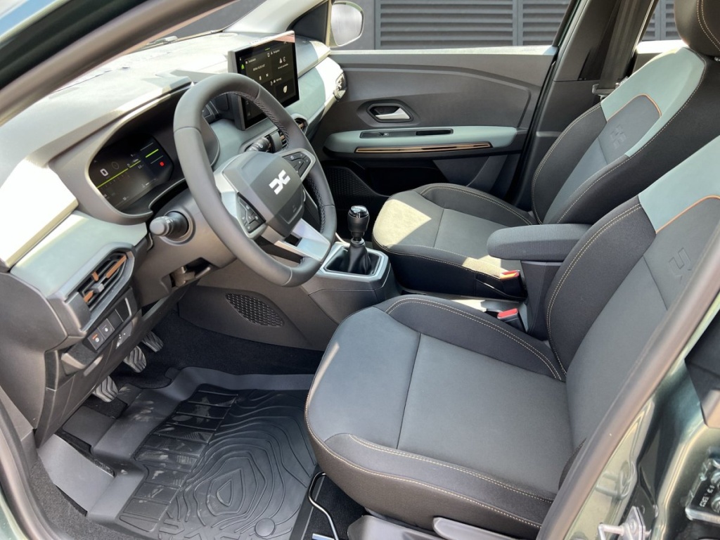 DACIA Sandero Extreme TCe 110 - ref: 7-70436 - Photo 4