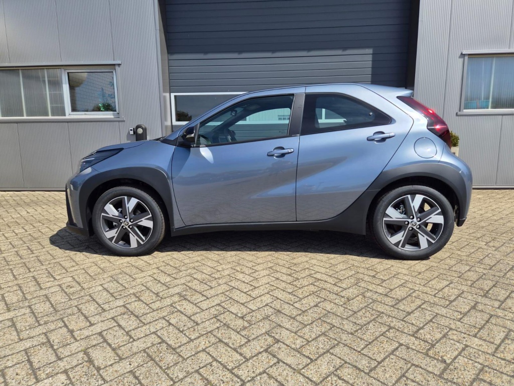 TOYOTA Aygo X X Pure 1.5 Hybrid Electric/Gasoline 116hp - ref: 7-72107 - Photo 2