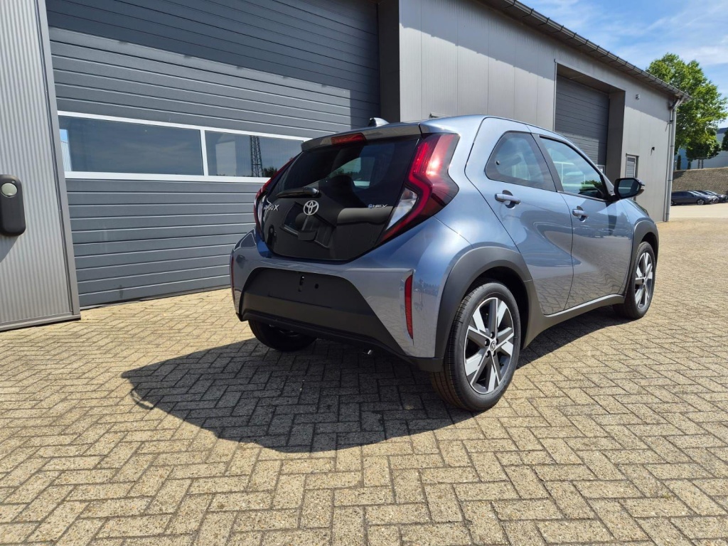 TOYOTA Aygo X X Pure 1.5 Hybrid Electric/Gasoline 116hp - ref: 7-72107 - Photo 5