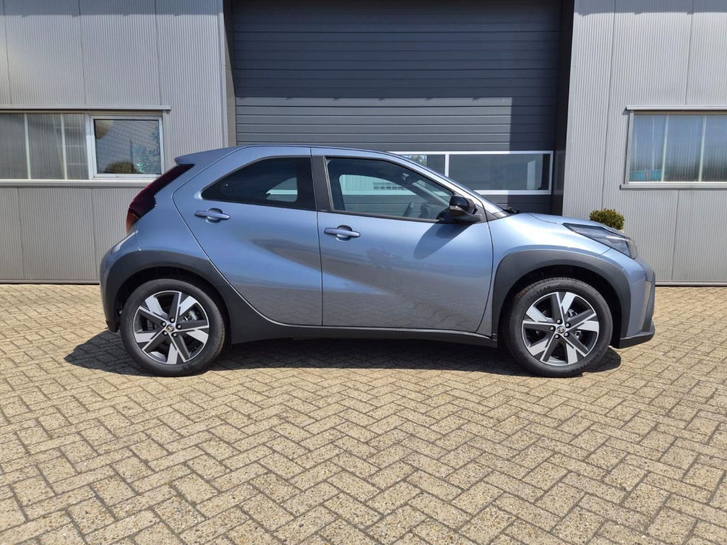 TOYOTA Aygo X X Pure 1.5 Hybrid Electric/Gasoline 116hp - ref: 7-72107 - Photo 6