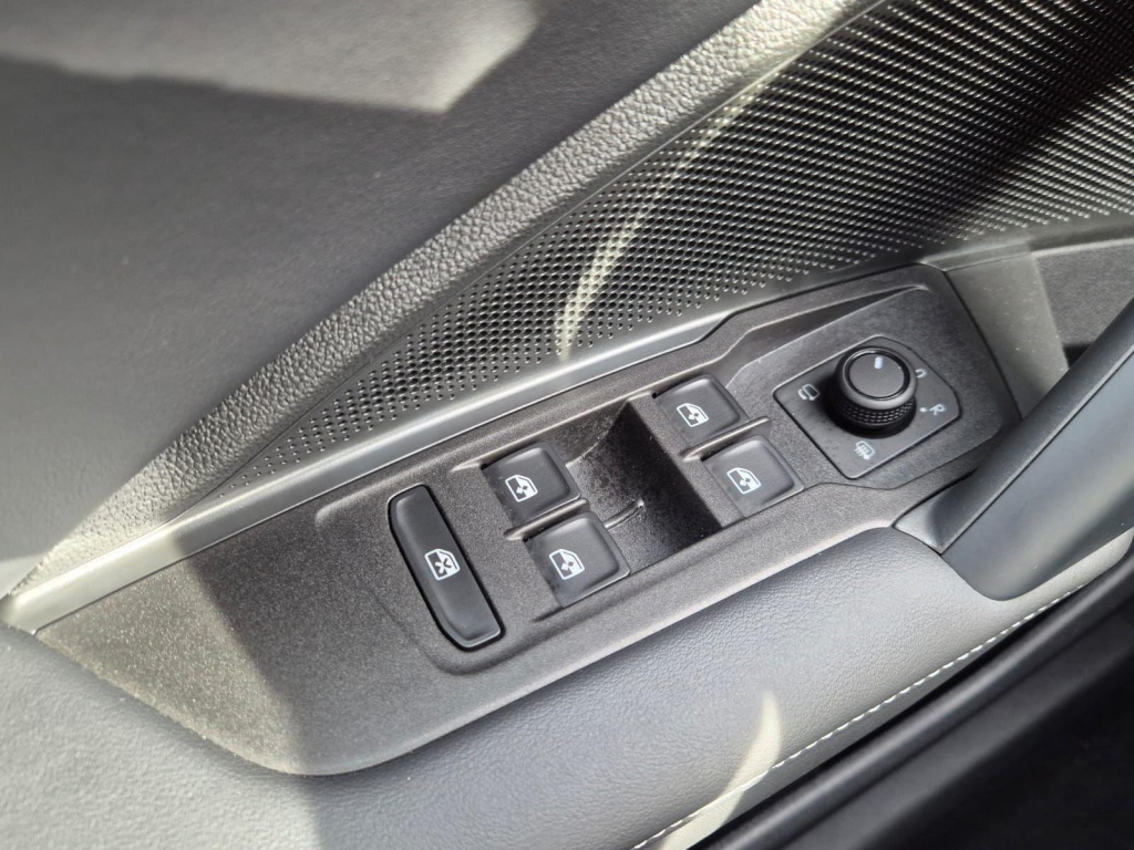 VOLKSWAGEN Tiguan Life 1.5 Plug-in Hybrid Gasoline 204hp - ref: 7-72134 - Photo 14