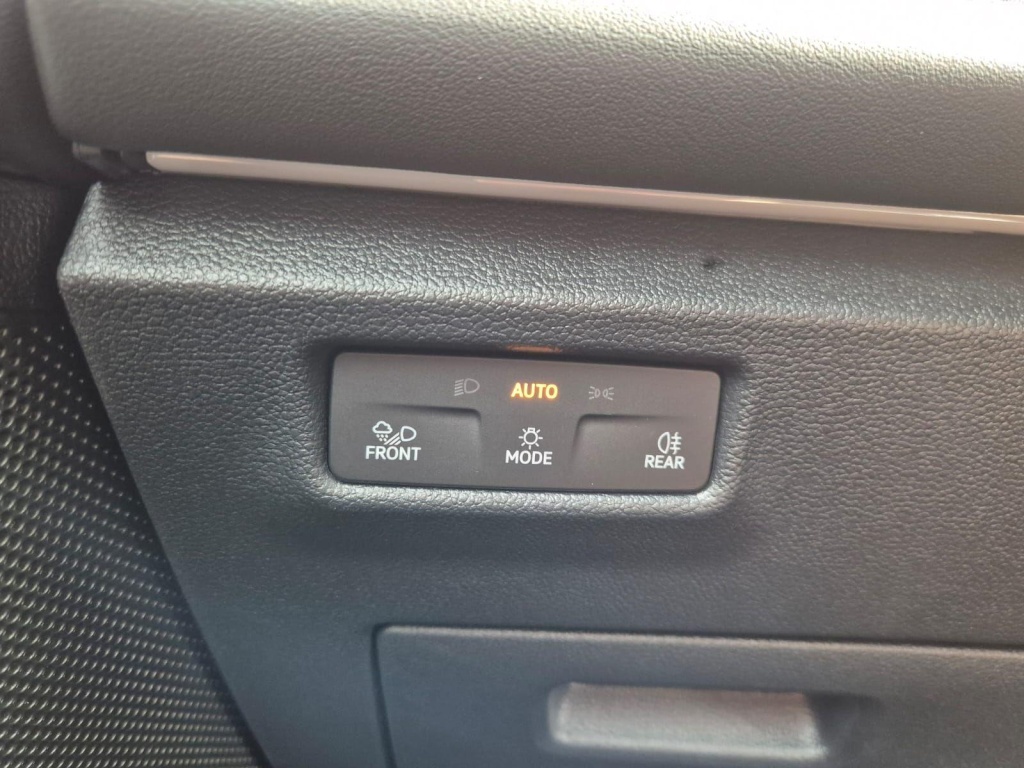 VOLKSWAGEN Tiguan Life 1.5 Plug-in Hybrid Gasoline 204hp - ref: 7-72134 - Photo 15