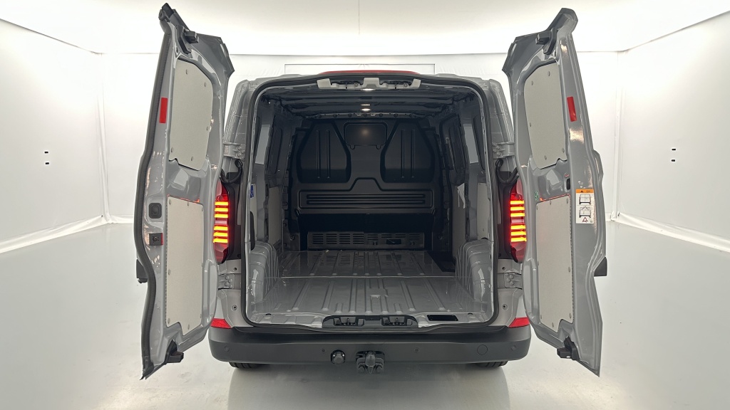 VOLKSWAGEN Transporter T7 Van L1 2.0 TDI 150ch Business BVA8 - ref: 8-GLI00007682 - Photo 9