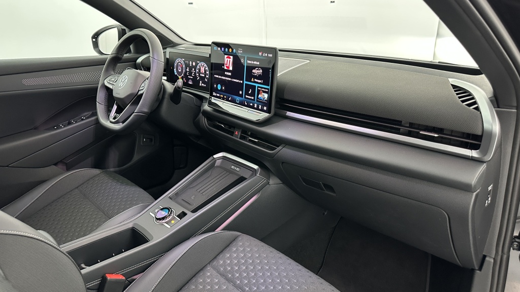 VOLKSWAGEN T-Roc 1.5 eTSI EVO2 Hybrid 150ch R-Line DSG7 - ref: 8-GLI00010015 - Photo 8