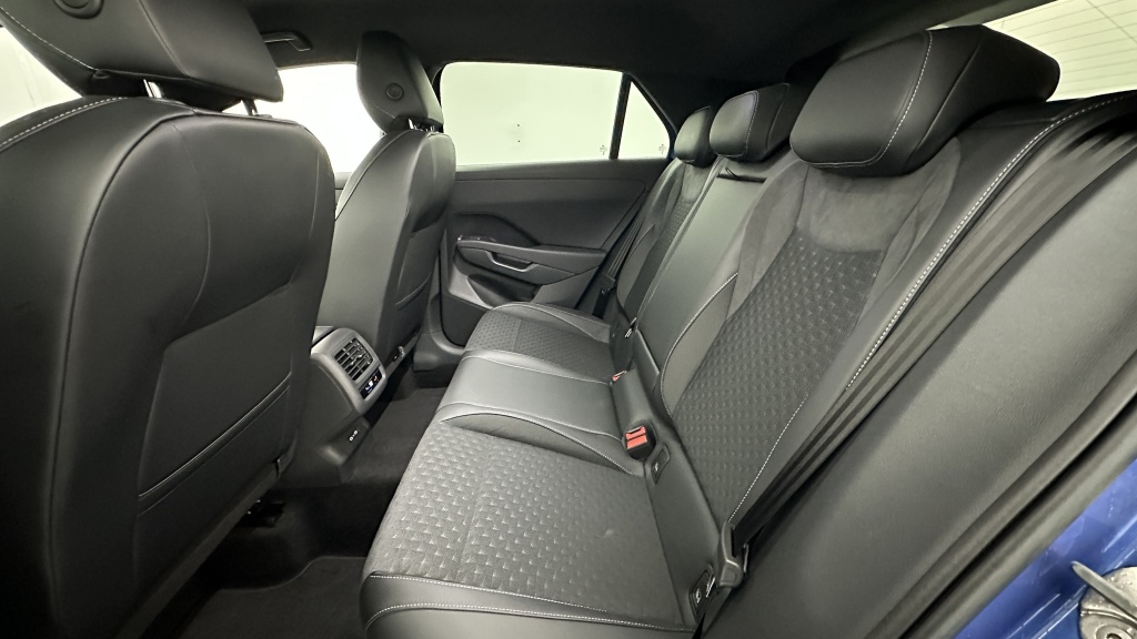 VOLKSWAGEN T-Roc 1.5 eTSI EVO2 Hybrid 150ch R-Line DSG7 - ref: 8-GLI00010019 - Photo 9
