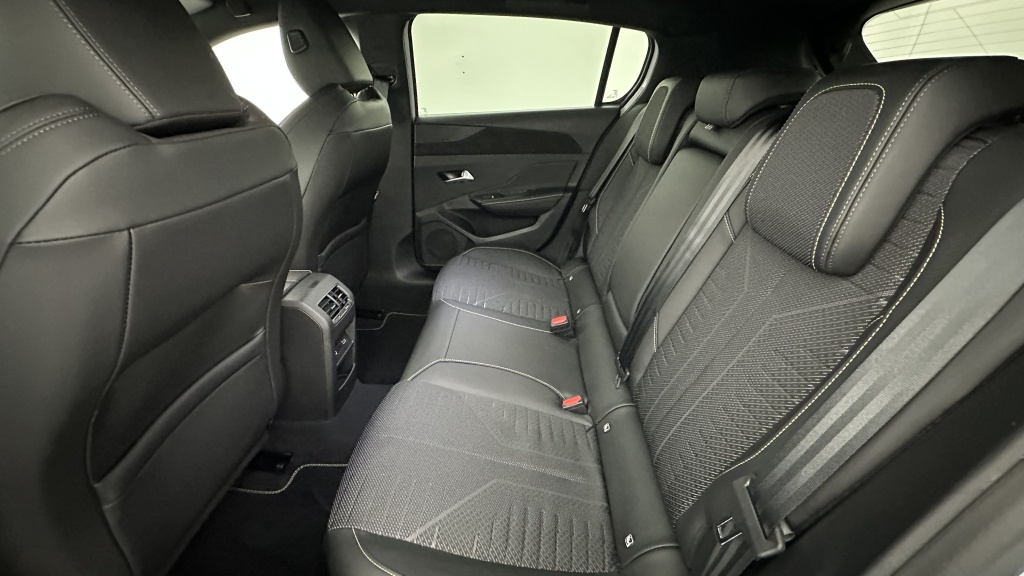 PEUGEOT 308 III(2) 1.2 Hybrid 145ch GT e-DCS6 - ref: 8-GLI00010349 - Photo 9