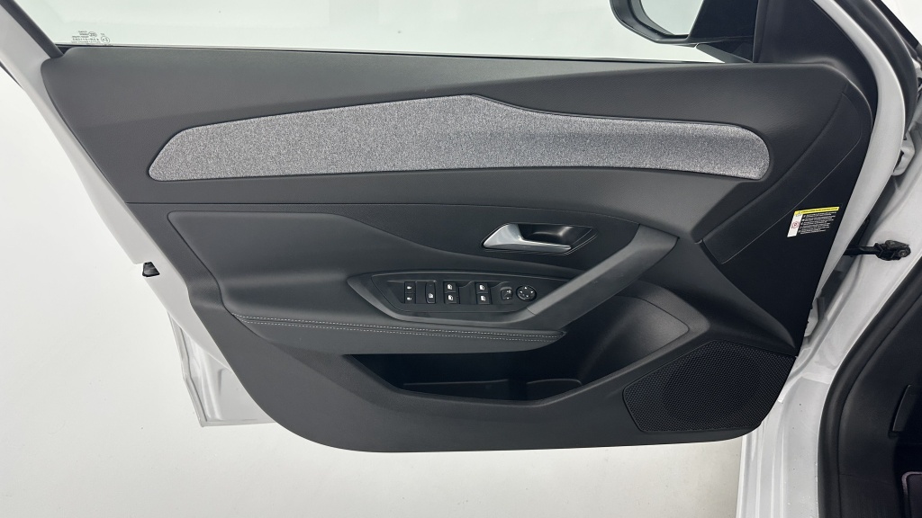 PEUGEOT 308 SW III 1.2 Hybrid 145ch Allure e-DCS6 - ref: 8-GLI00036214 - Photo 13