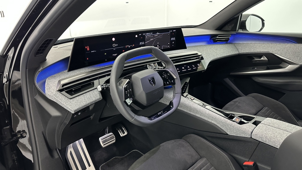 PEUGEOT 5008 III 1.2 Hybrid 145ch GT e-DCS6 - ref: 8-GLI00044772 - Photo 6