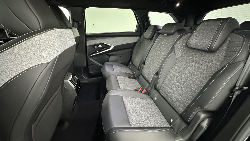 PEUGEOT 5008 III 1.2 Hybrid 145ch Allure e-DCS6 - ref: 8-GLI00044779 - Photo 9