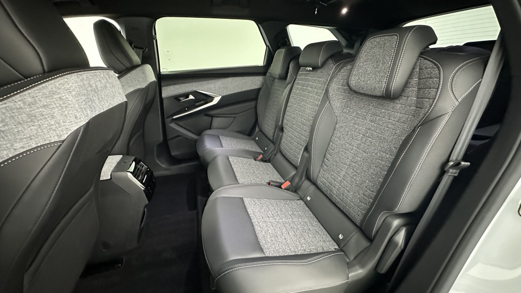 PEUGEOT 5008 III 1.2 Hybrid 145ch Allure e-DCS6 - ref: 8-GLI00044780 - Photo 9