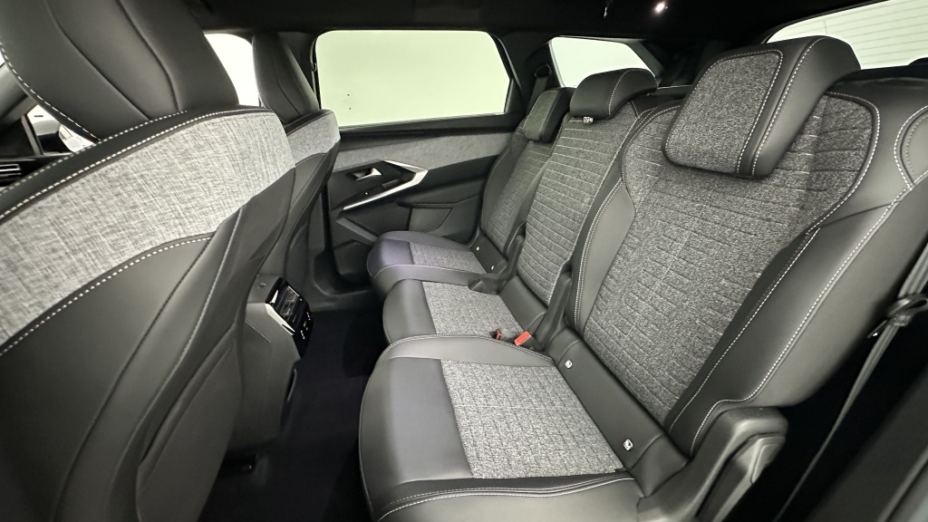 PEUGEOT 5008 III 1.2 Hybrid 145ch Allure e-DCS6 - ref: 8-GLI00044801 - Photo 9