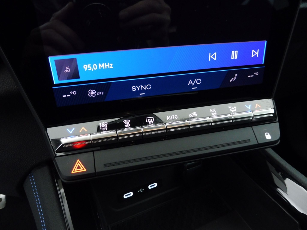 RENAULT Espace 1.2 E-TECH FULL HYBRID 200CH ESPRIT ALPINE 7 PLACES - 24 - ref: 69737 - Photo 7