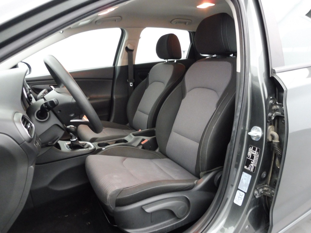 HYUNDAI i30 1.5 DPI 110 CH - ref: 73082 - Photo 12
