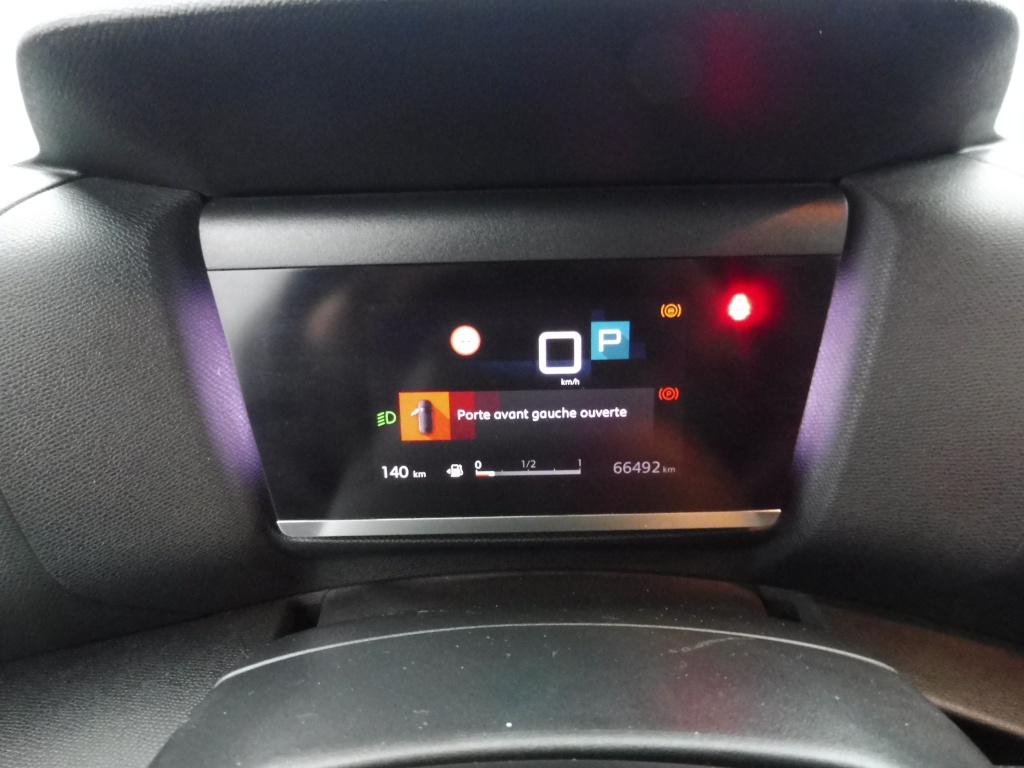 CITROEN C4 X 1.2 PURETECH 130 EATfeel pack - ref: 73659 - Photo 9