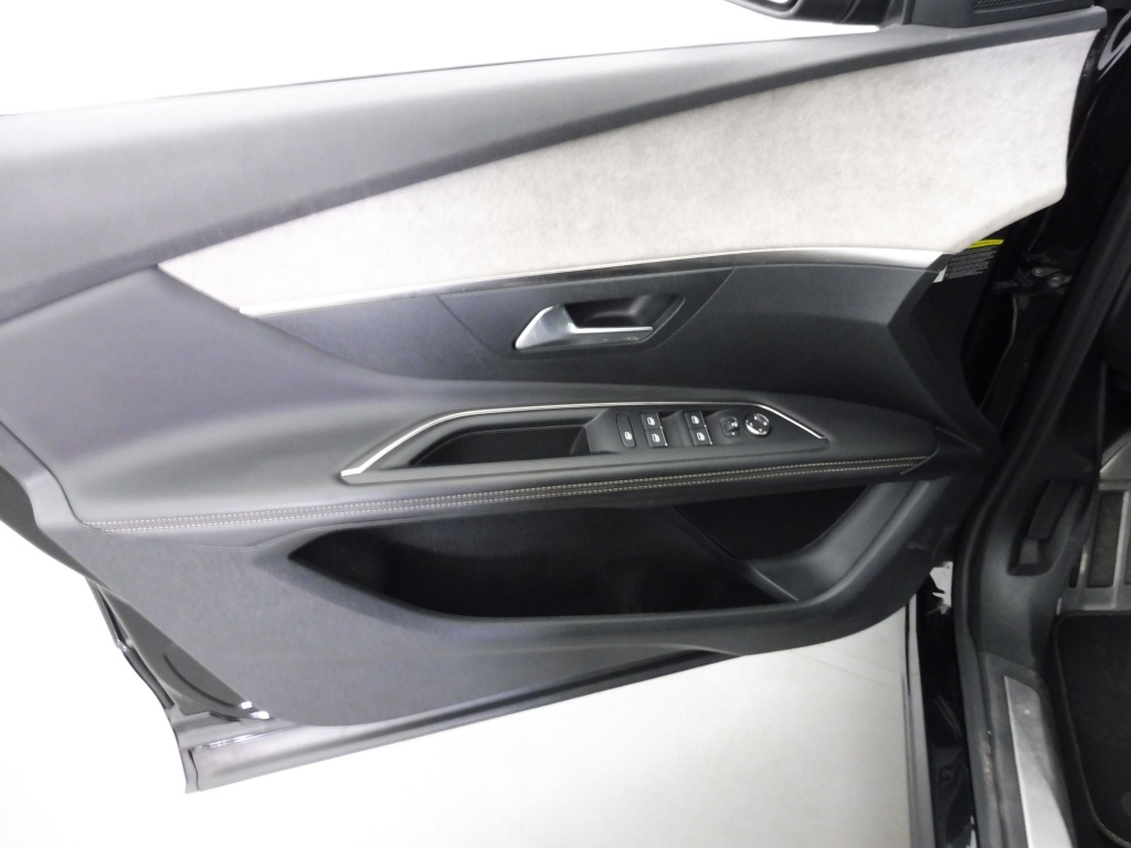 PEUGEOT 3008 PLUG-IN HYBRID4 300CH GT PACK E-EAT8 - ref: 74135 - Photo 18