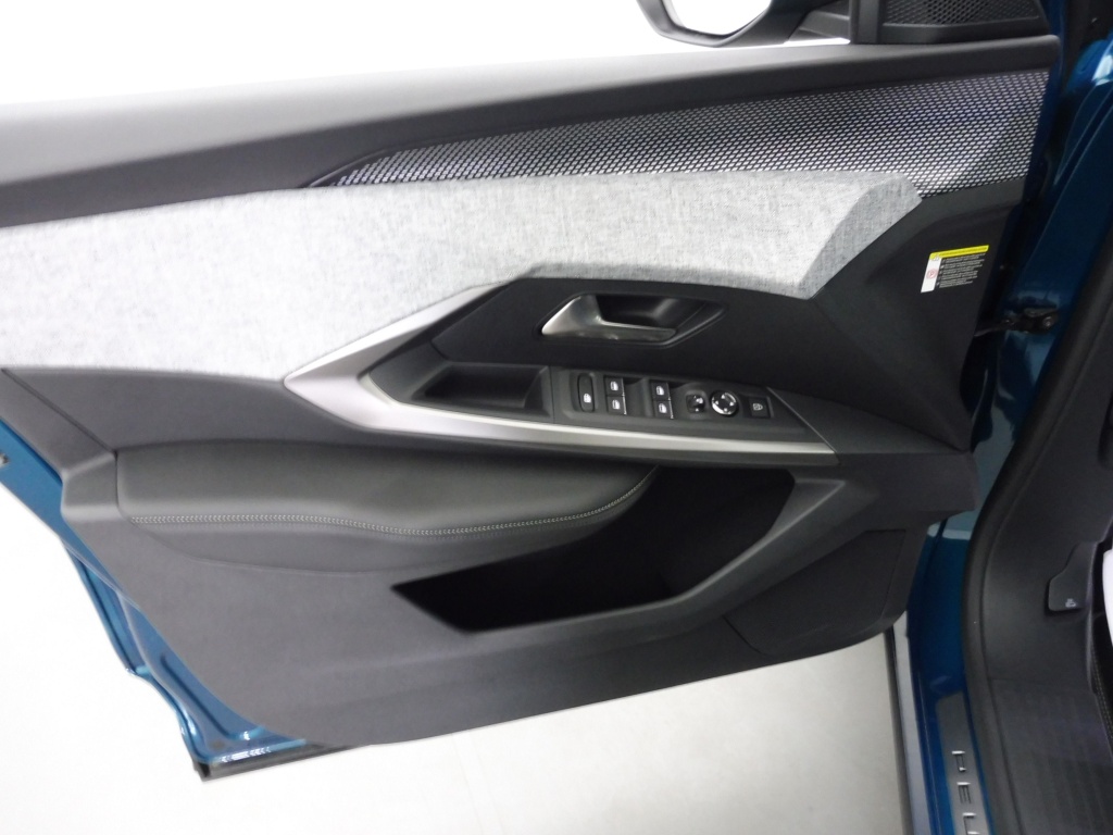 PEUGEOT 3008 1.2 HYBRID 145CH GT E-DCS6 - ref: 75592 - Photo 18