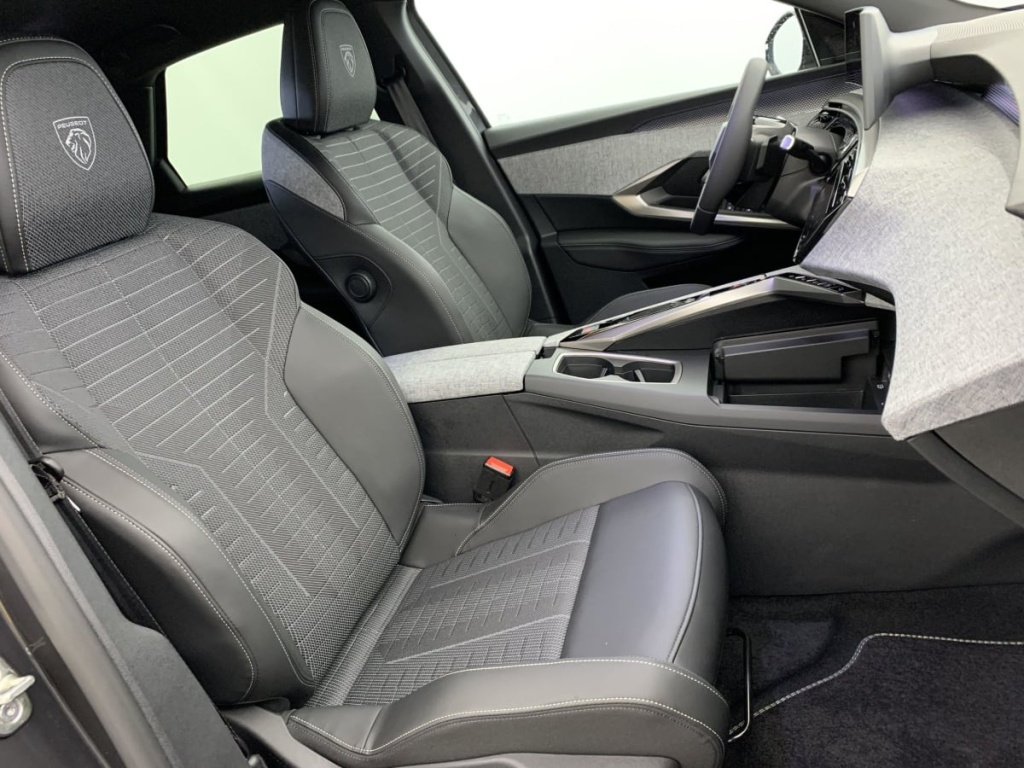 PEUGEOT 3008 Hybrid 145 e-DCS6 GT - ref: 1-340593 - Photo 9