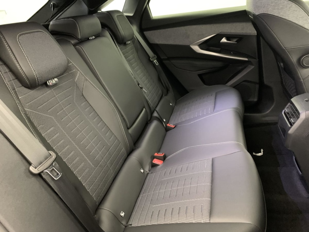 PEUGEOT 3008 Hybrid 145 e-DCS6 GT - ref: 1-355877 - Photo 14