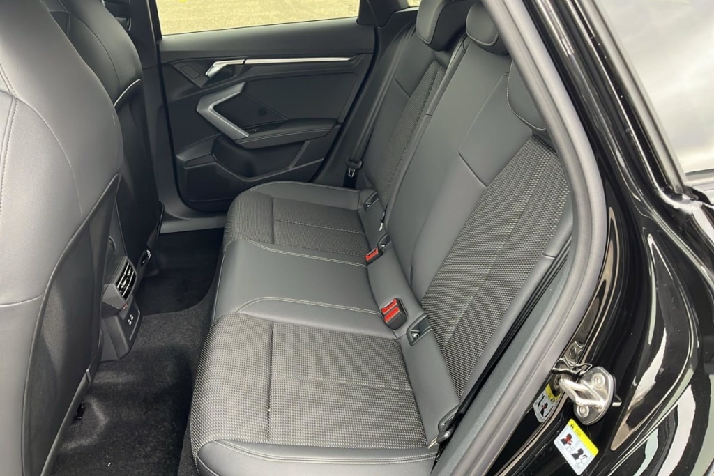 AUDI A3 Sportback 45 TFSI E HYBRIDE RECHARGEABLE 272 S TRONIC 6 S LINE - ref: 1-358907 - Photo 10